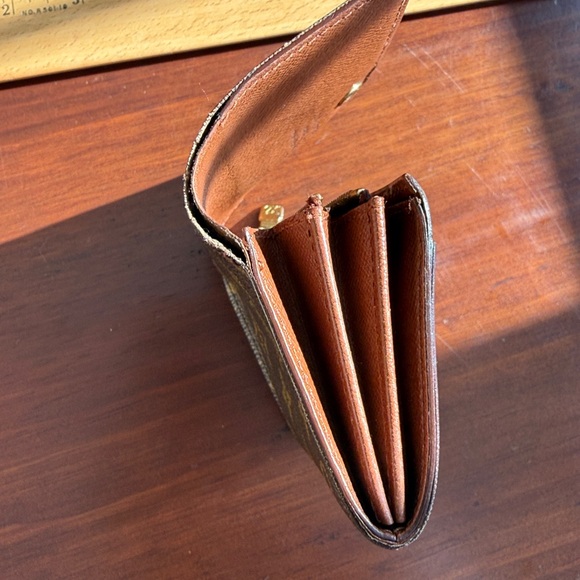 Louis Vuitton wallet - Picture 8 of 9